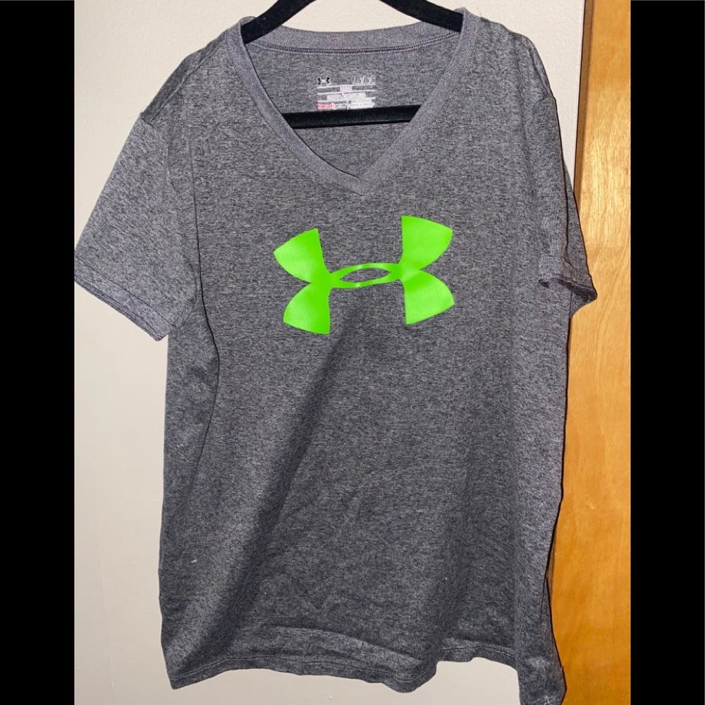 Boys under armor T-shirt
